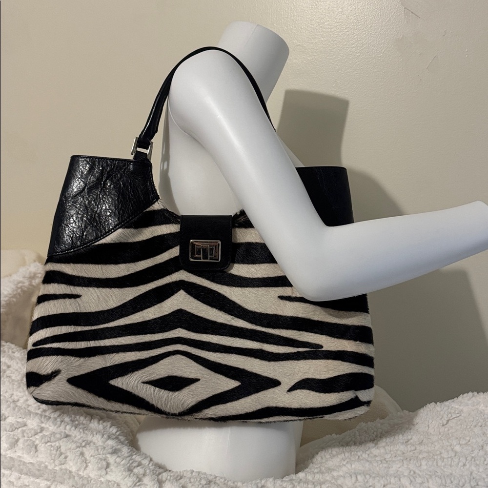 Tanner Black and White Zebra Fur Print Women's Bag - Picture 14 of 16